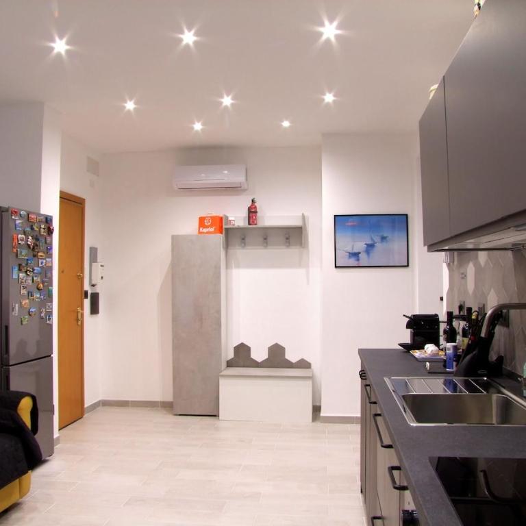 Titti's House 2 con pargheggio gratis in garage custodito o libero in strada - Three-Bedroom Apartment - 7