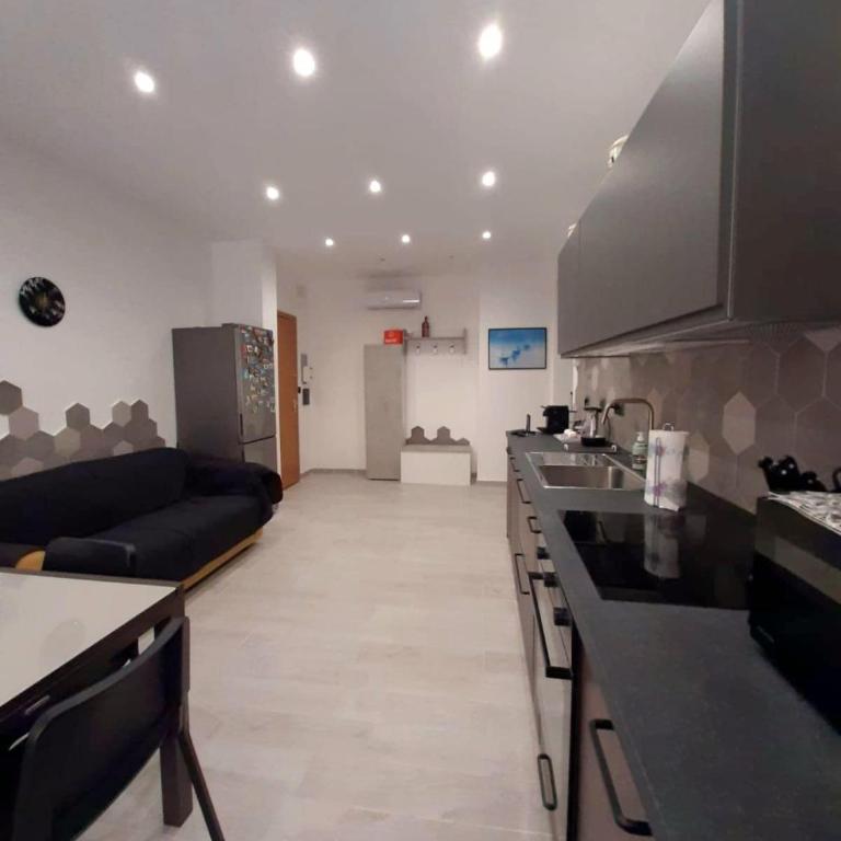 Titti's House 2 con pargheggio gratis in garage custodito o libero in strada - Three-Bedroom Apartment - 11