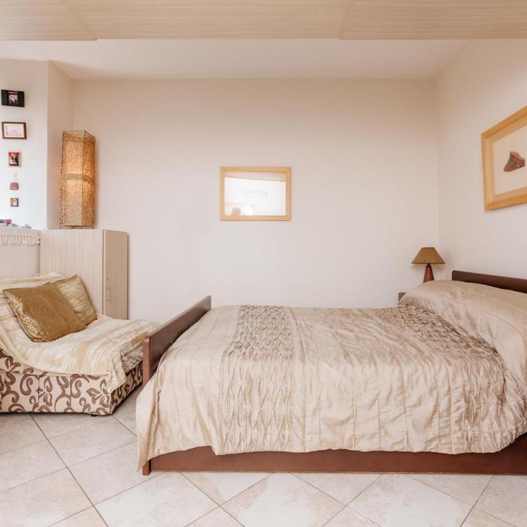 Celine's Place By The Sea - Studio Apartment with Sea View - 1
