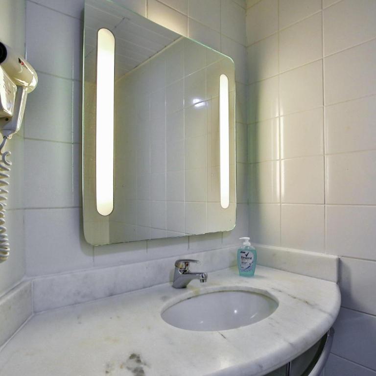 ibis Lausanne Crissier - Standard Zimmer (1 Doppelbett & 1 Einzelbett) - 3