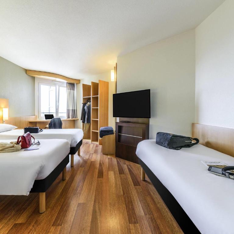 ibis Lausanne Crissier - Standard Triple Room with There Single Beds - 3