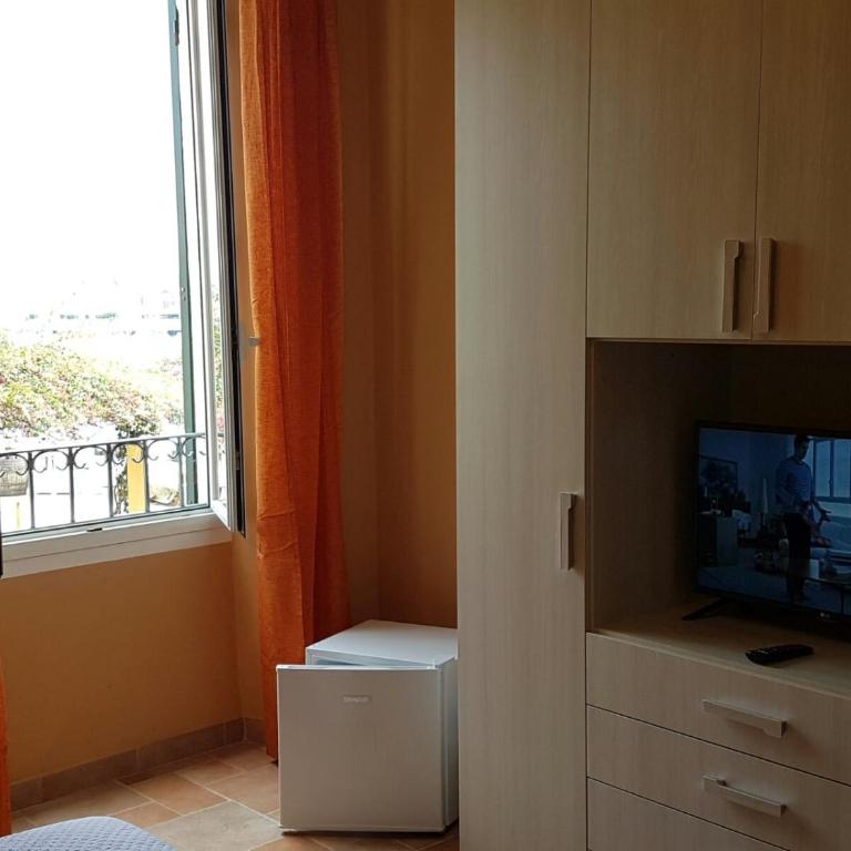 Perla Nera Guesthouse - Camera Matrimoniale con Vista Mare - 4