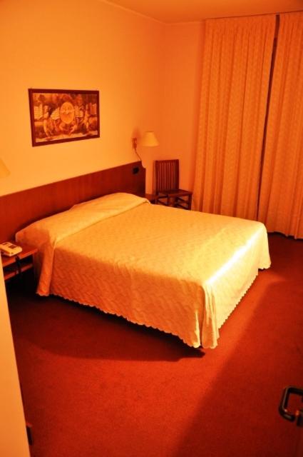 Albergo Ponte Vecchio - Camera Matrimoniale/Doppia con Letti Singoli - 13