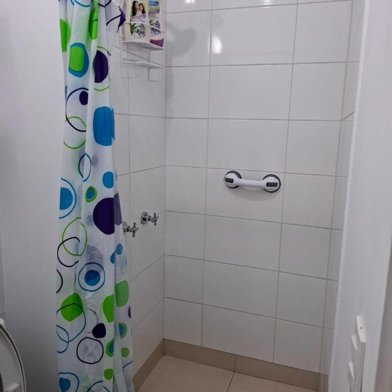 Hermoso departamento cerca a parque y estadio nacional con cochera - Three-Bedroom Apartment - 18