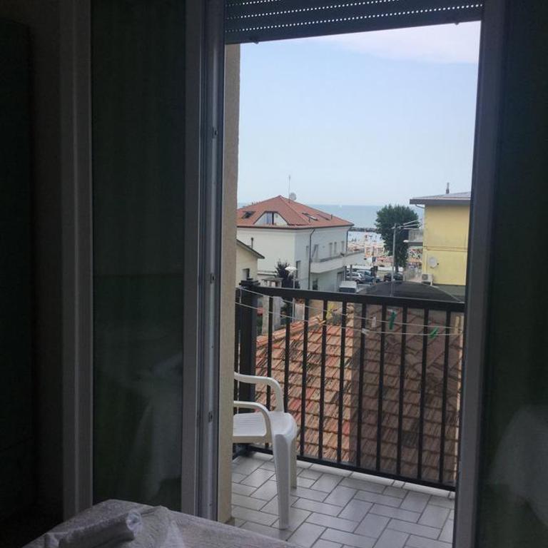 Hotel Diamante COLAZIONE XL PARCHEGGIO GRATIS A 5 CHILOMETRI DA RIMINI FIERA - Camera Matrimoniale/Doppia con Letti Singoli con Balcone - 2