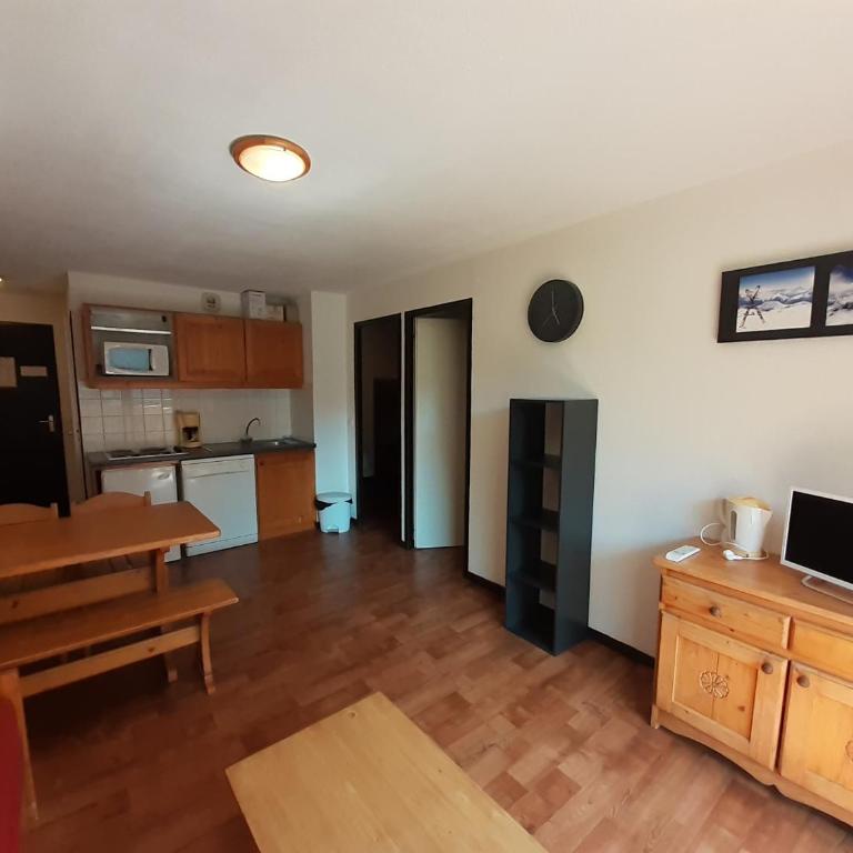 Appartement 2 pièces + cabine à Valfréjus, proche des télésièges, balcon, 6 pers, animaux admis - FR-1-561-20 - Appartement (6 Adultes) - 1