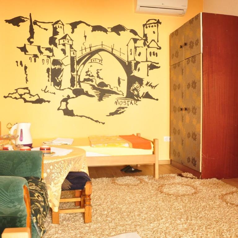 Guest House Mirza - Economy Triple Room with Shared Bathroom - 3