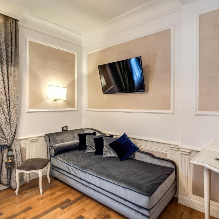 The Britannia Hotel - Deluxe Double or Twin Room - 17