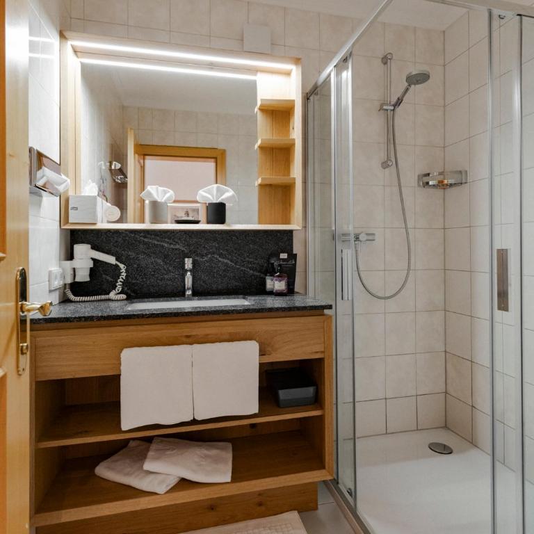 Hotel Stäfeli - Standard Zimmer mit Queensize-Bett - 4