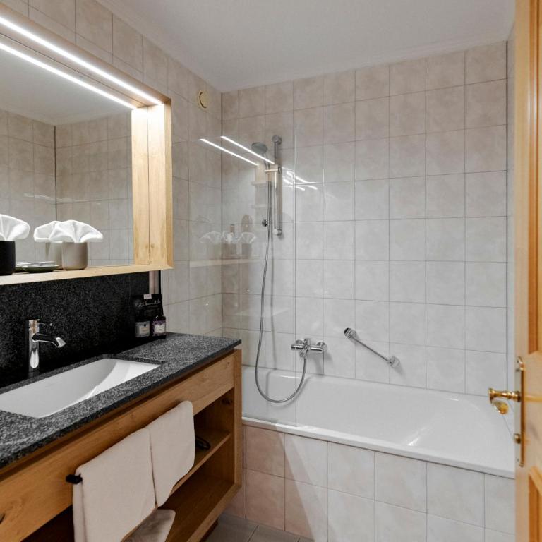 Hotel Stäfeli - Doppelzimmer mit Balkon - 5