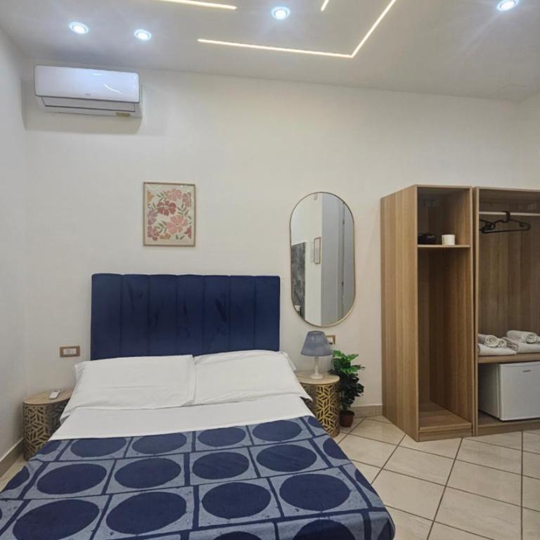B&B Napoli Centrale Room&Jacuzzi - Camera Matrimoniale Deluxe con Vasca - 13