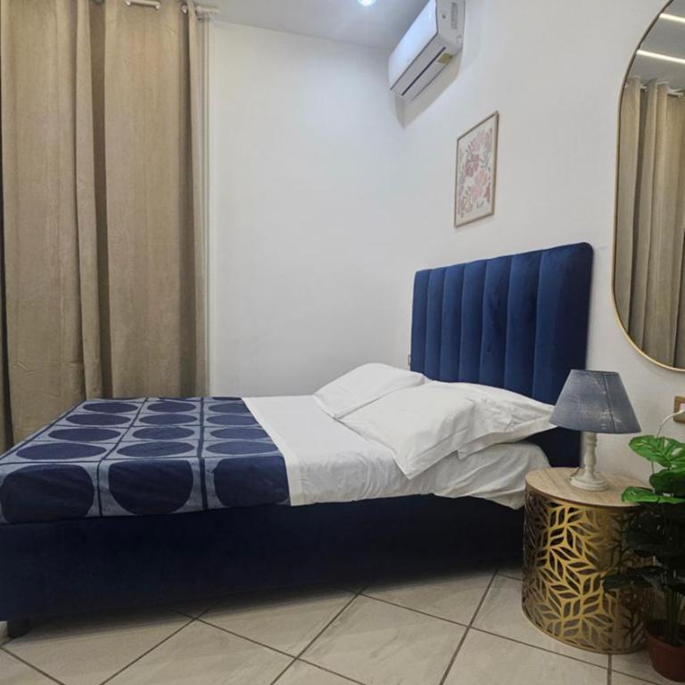 B&B Napoli Centrale Room&Jacuzzi - Camera Matrimoniale Deluxe con Vasca - 12