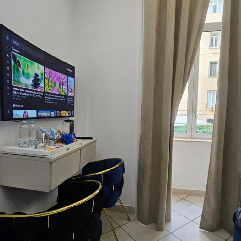 B&B Napoli Centrale Room&Jacuzzi - Camera Matrimoniale Deluxe con Vasca - 7