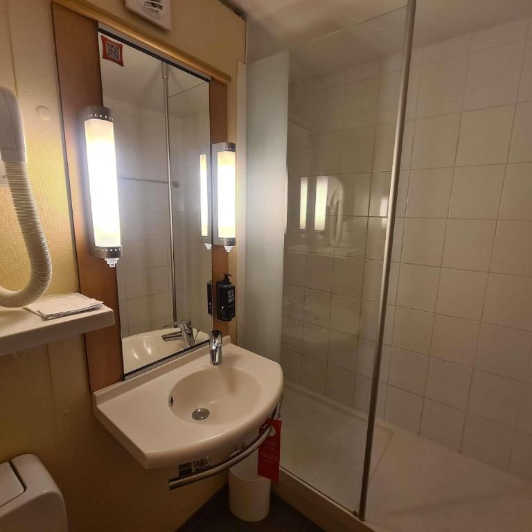ibis Marseille Centre Gare Saint Charles - Chambre Triple Supérieure avec Canapé-Lit - 3
