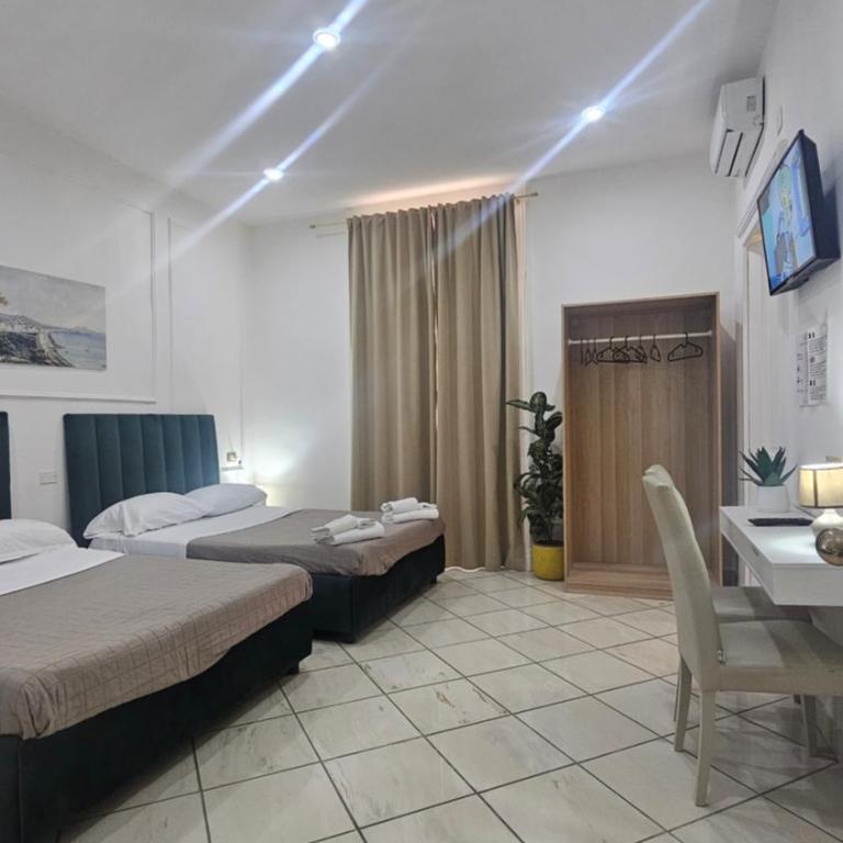 B&B Napoli Centrale Room&Jacuzzi - Deluxe Quadruple Room - 16