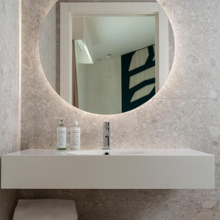 Hotel Regina - Queen Room - 2