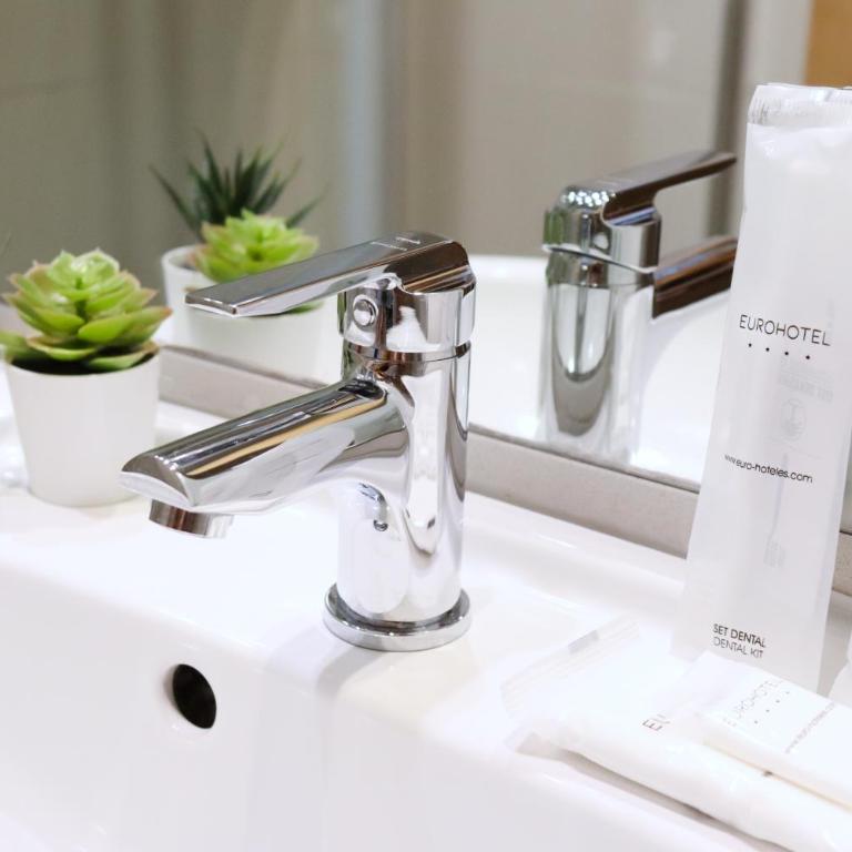 Eurohotel Diagonal Port - Standard Double or Twin Room - 8