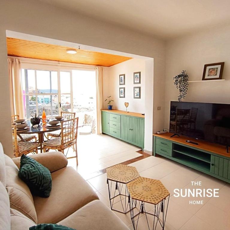 The Sunrise Home Sea views and terrace house with barbecue - Two-Bedroom House - 7