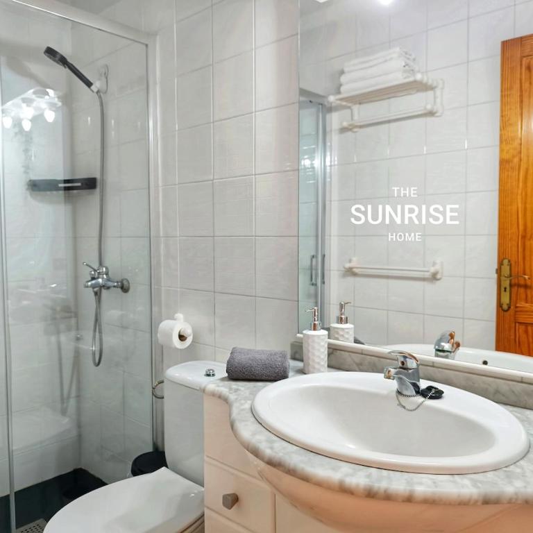 The Sunrise Home Sea views and terrace house with barbecue - Two-Bedroom House - 24