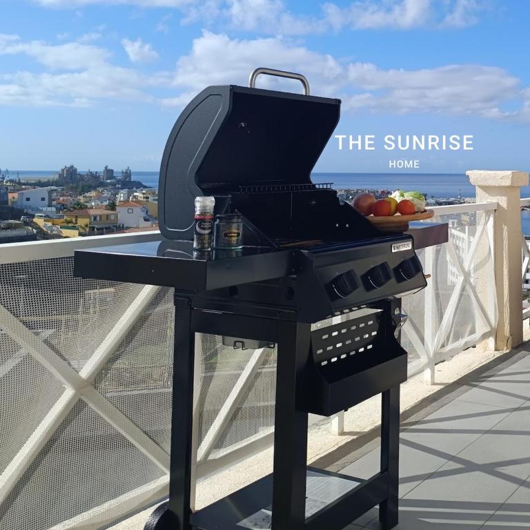 The Sunrise Home Sea views and terrace house with barbecue - Two-Bedroom House - 6