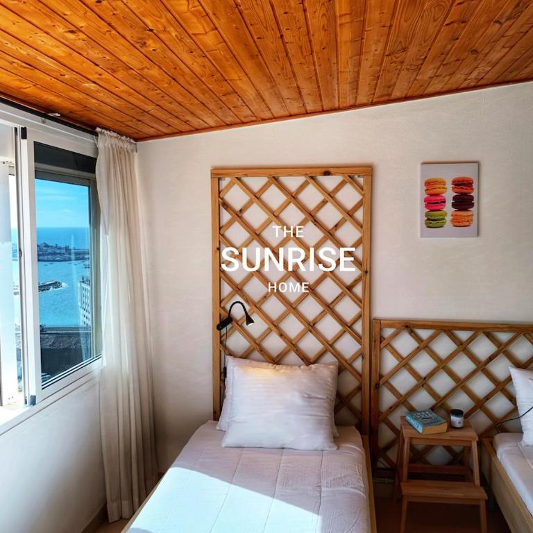 The Sunrise Home Sea views and terrace house with barbecue - Two-Bedroom House - 28