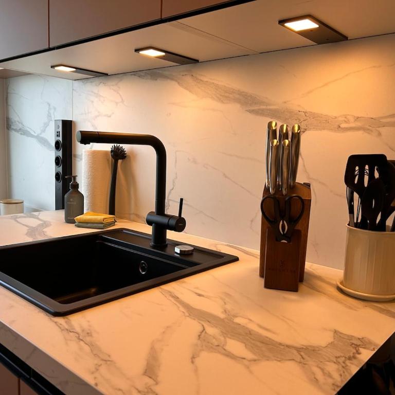 Appartement WOLKE7 byTILLY - Familienfreundliches Alpenzuhause mit Hallenbad, Balkon & Panoramablick hoch oben auf der Gerlitzen - Apartment mit 2 Schlafzimmern und Balkon - 19