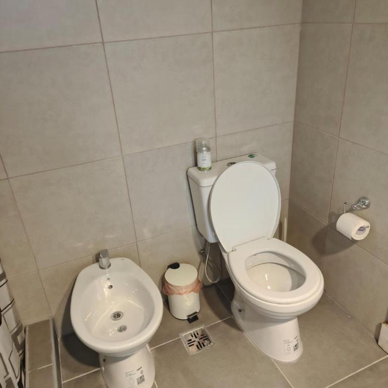 4 ambientes a 3 cuadras de la playa con parrilla y cochera - Totalmente renovado!! - Three-Bedroom Apartment - 38