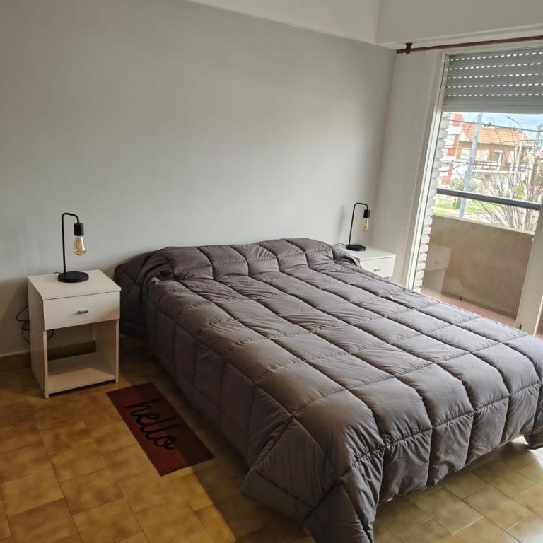 4 ambientes a 3 cuadras de la playa con parrilla y cochera - Totalmente renovado!! - Three-Bedroom Apartment - 25