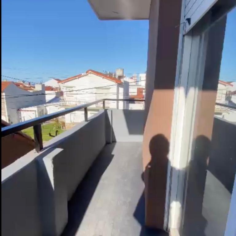 4 ambientes a 3 cuadras de la playa con parrilla y cochera - Totalmente renovado!! - Three-Bedroom Apartment - 39