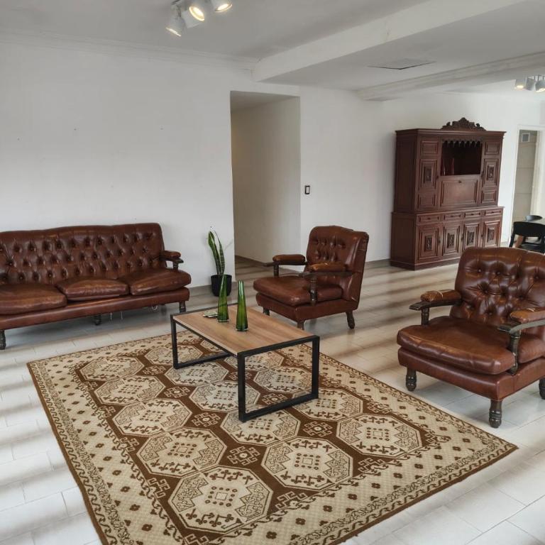 4 ambientes a 3 cuadras de la playa con parrilla y cochera - Totalmente renovado!! - Three-Bedroom Apartment - 12