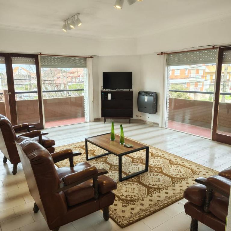 4 ambientes a 3 cuadras de la playa con parrilla y cochera - Totalmente renovado!! - Three-Bedroom Apartment - 14