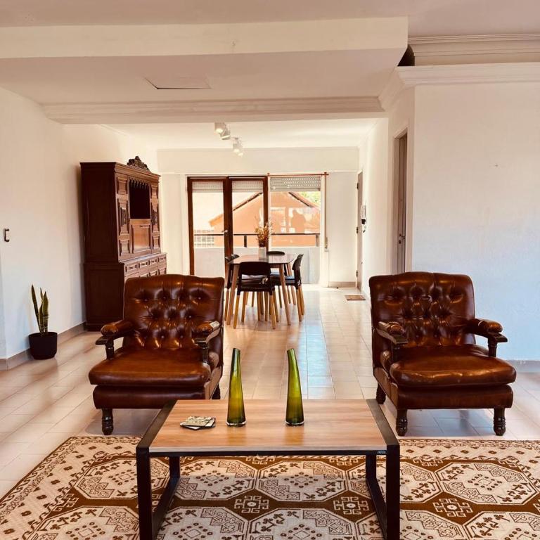 4 ambientes a 3 cuadras de la playa con parrilla y cochera - Totalmente renovado!! - Three-Bedroom Apartment - 10