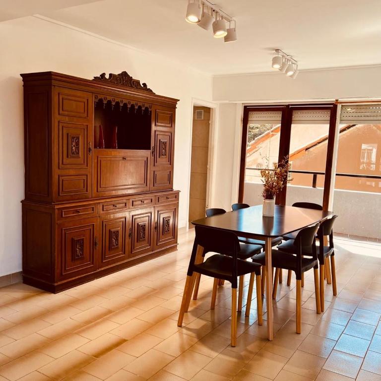 4 ambientes a 3 cuadras de la playa con parrilla y cochera - Totalmente renovado!! - Three-Bedroom Apartment - 9