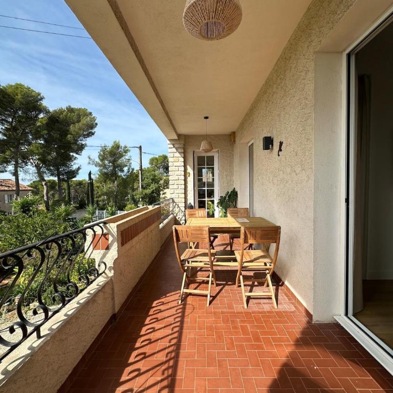 Haut de Villa classé 3 étoiles de 90m2, terrasse vue mer, plages à 5min - Appartement 3 Chambres - 23