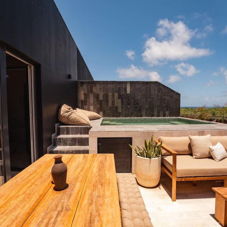 AMIRA - Stylish Penthouse with Rooftop Pool & Sea Horizon - Apartment - 15