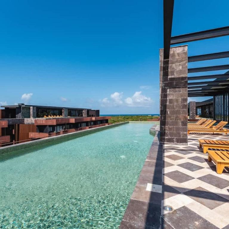 AMIRA - Stylish Penthouse with Rooftop Pool & Sea Horizon - Apartment - 20