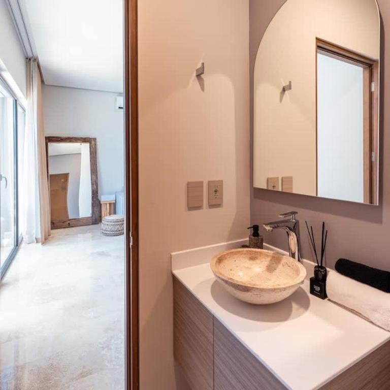 AMIRA - Stylish Penthouse with Rooftop Pool & Sea Horizon - Apartment - 45