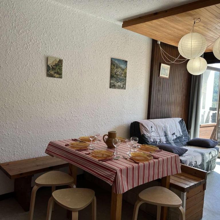 Appartement Montgenèvre: 6 pers, 2 ch + coin montagne, balcon, parking, prox commerces - FR-1-330D-56 - Appartement (6 Adultes) - 9