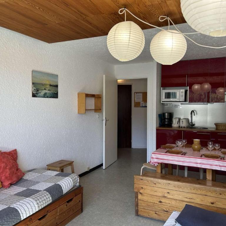 Appartement Montgenèvre: 6 pers, 2 ch + coin montagne, balcon, parking, prox commerces - FR-1-330D-56 - Appartement (6 Adultes) - 10