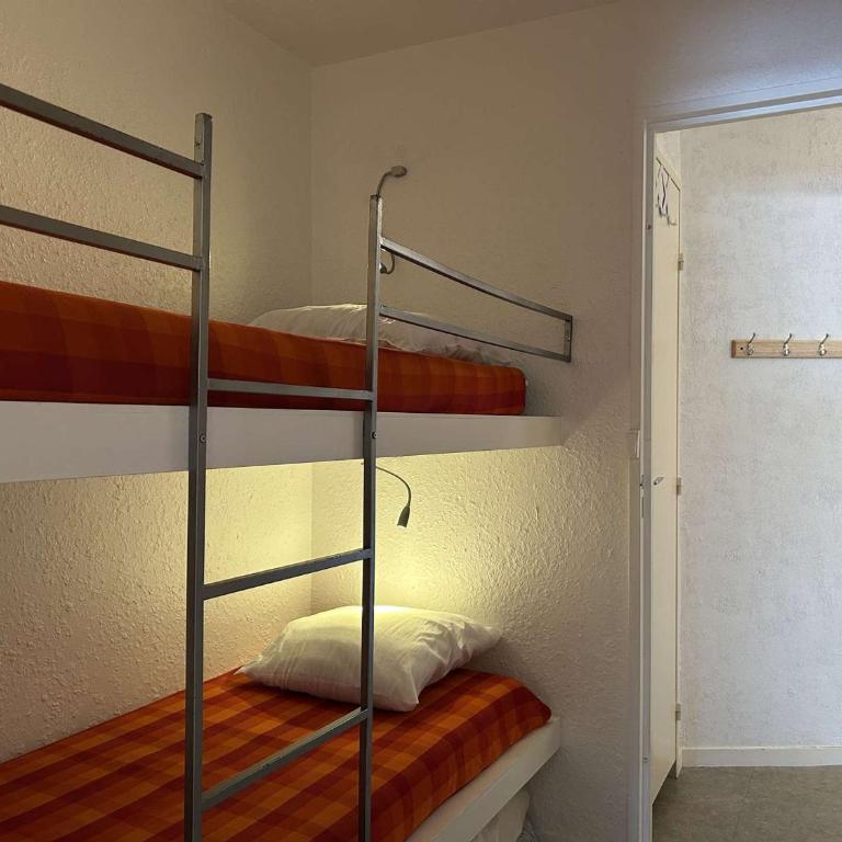 Appartement Montgenèvre: 6 pers, 2 ch + coin montagne, balcon, parking, prox commerces - FR-1-330D-56 - Appartement (6 Adultes) - 15