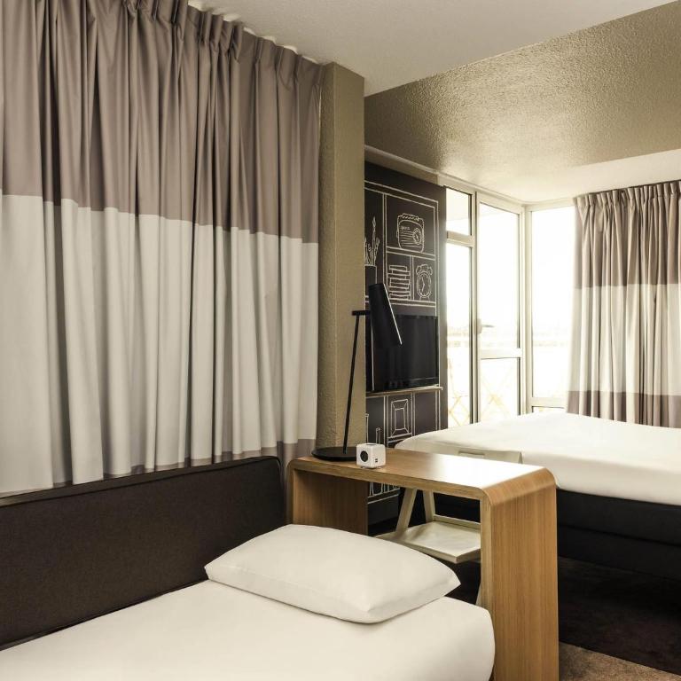 ibis Paris Place d’Italie 13ème - Chambre Supérieure avec 1 Lit Double et 1 Lit Simple - 5