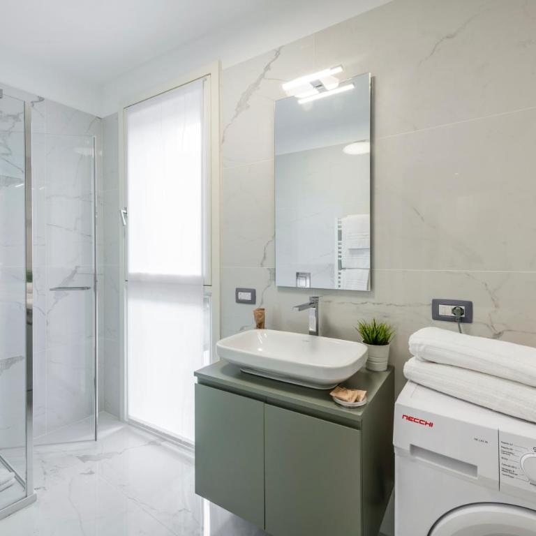 Fabbri Palace - B Home - Appartamento con 2 Camere da Letto - 2