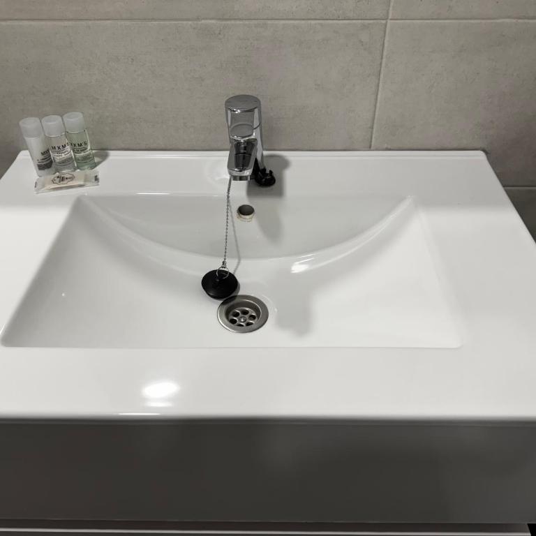 Exyca Plaza Castilla - One-Bedroom Apartment - 8