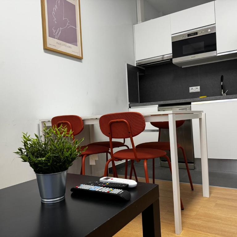 Exyca Plaza Castilla - One-Bedroom Apartment - 10