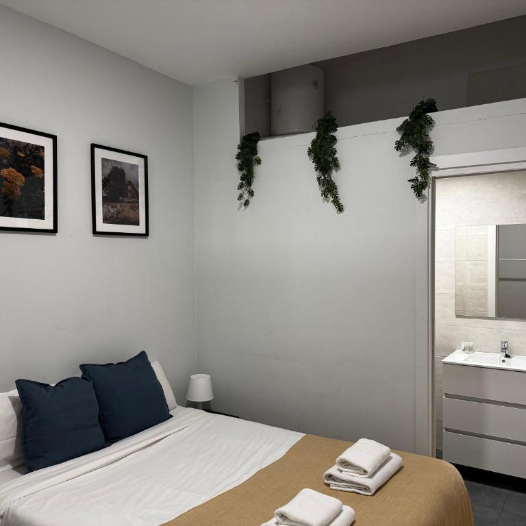 Exyca Plaza Castilla - One-Bedroom Apartment - 1