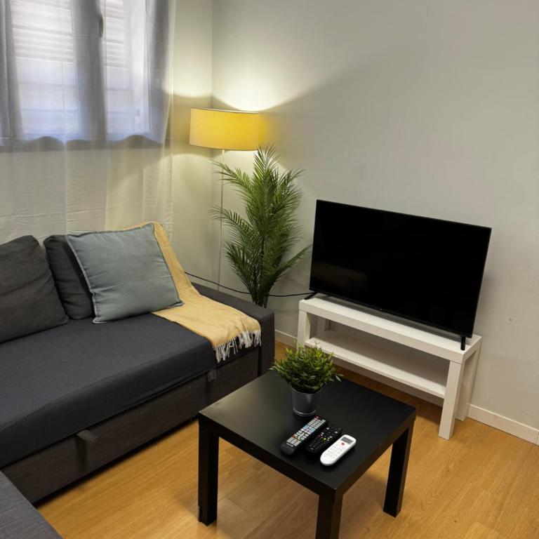Exyca Plaza Castilla - One-Bedroom Apartment - 14