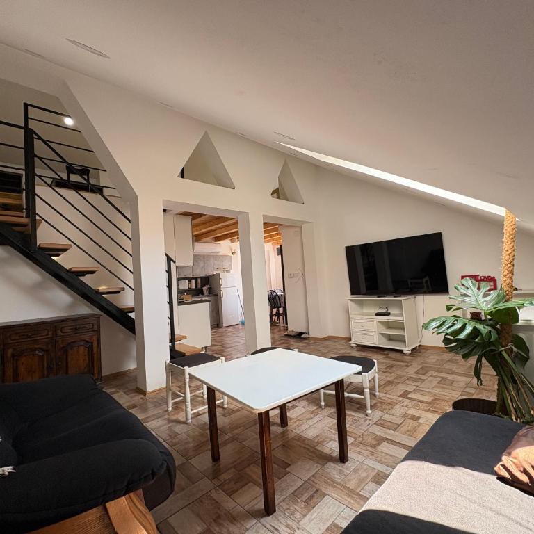 Duplex stan u Beogradu - Apartman s 3 Spavaće Sobe i Pogledom na Planinu - 1