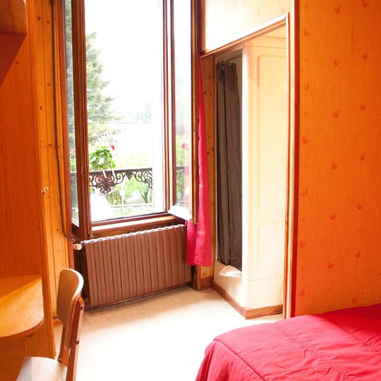 Hébergement Artense - Chambre Double avec Douche et Salle de Bains Commune - 10