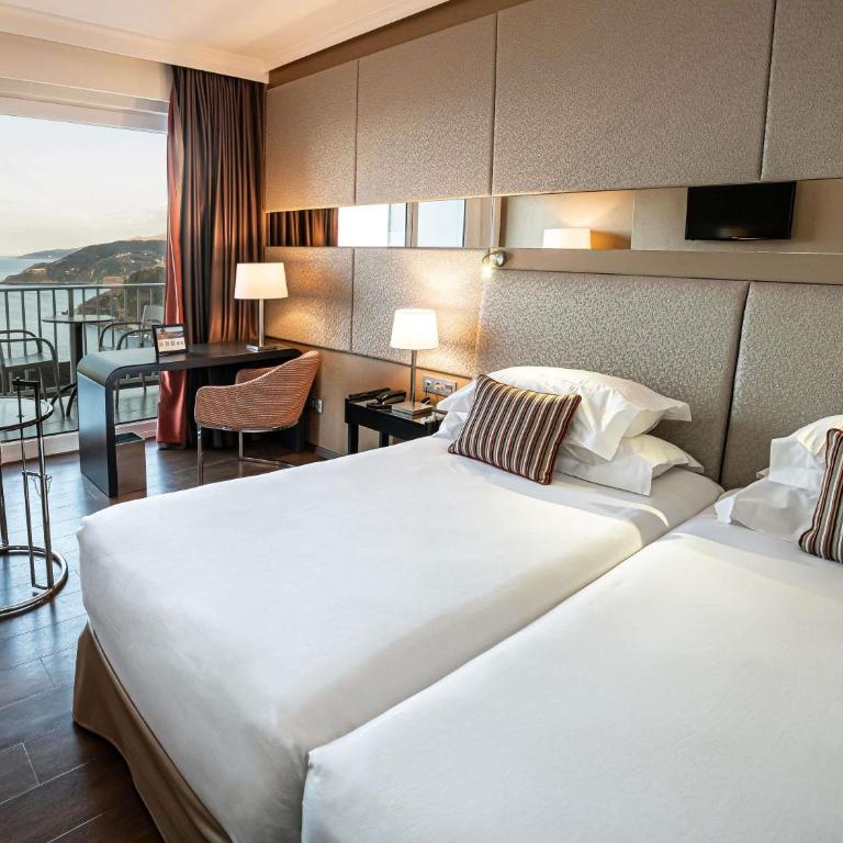 Mercure Monte Igueldo - Habitación PrivilÃ¨ge Doble con balcón, vistas al mar y 1 cama doble o 2 individuales. - 1