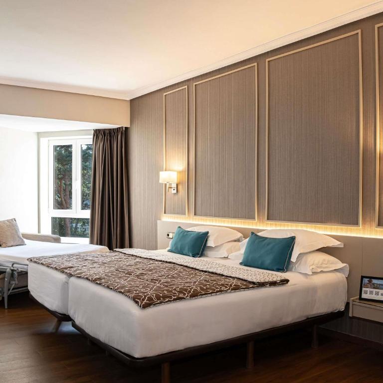 Mercure Monte Igueldo - Habitación Doble Estándar con sofá y vistas a la montaña - 2 camas - 5